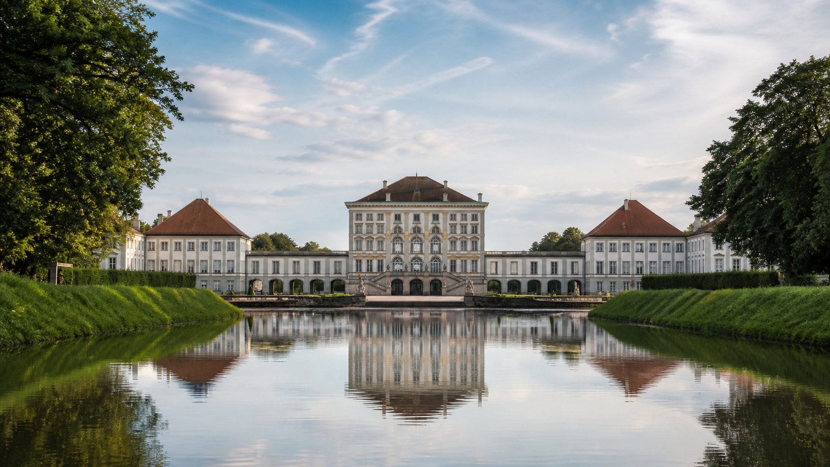 Schloss Nymphenburg mit Kanal